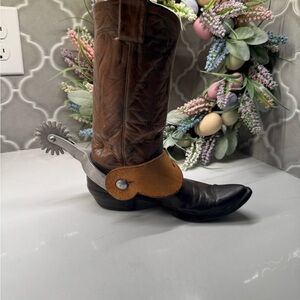 Vintage 1977 ceramic boot with spit